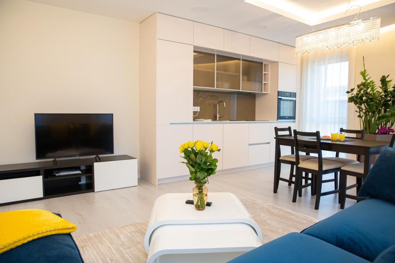 Luxurious Blue&Yellow Apartment In Kaunas Center Екстериор снимка