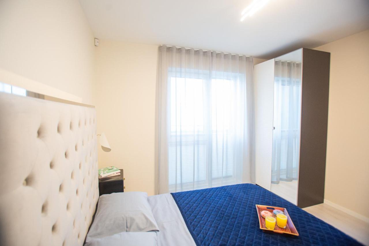 Luxurious Blue&Yellow Apartment In Kaunas Center Екстериор снимка