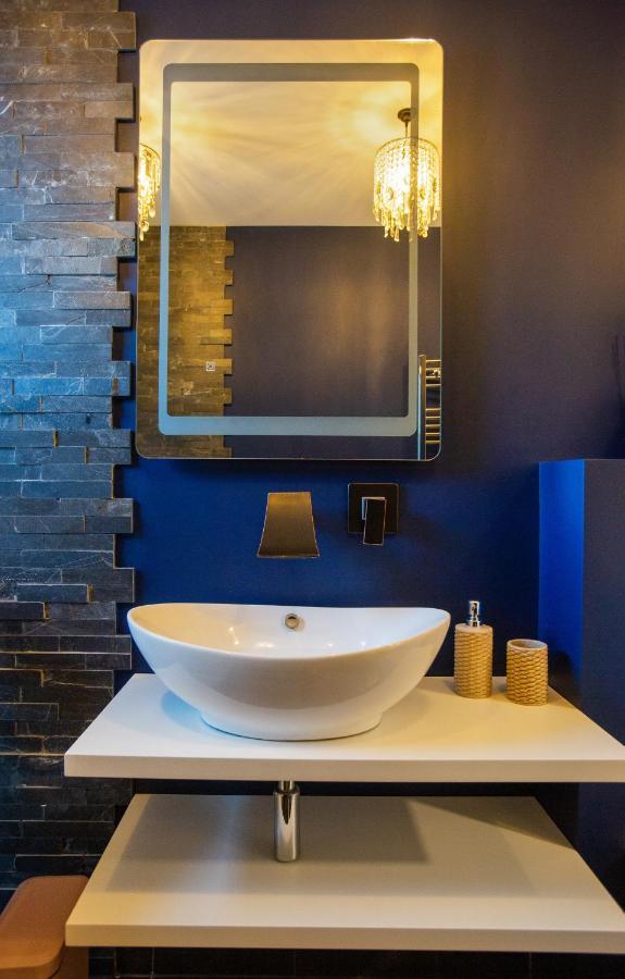 Luxurious Blue&Yellow Apartment In Kaunas Center Екстериор снимка
