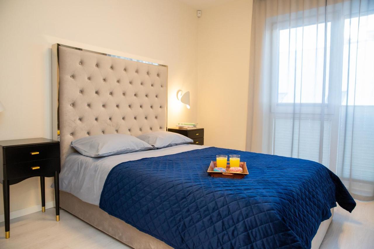 Luxurious Blue&Yellow Apartment In Kaunas Center Екстериор снимка