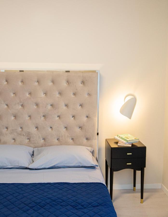 Luxurious Blue&Yellow Apartment In Kaunas Center Екстериор снимка
