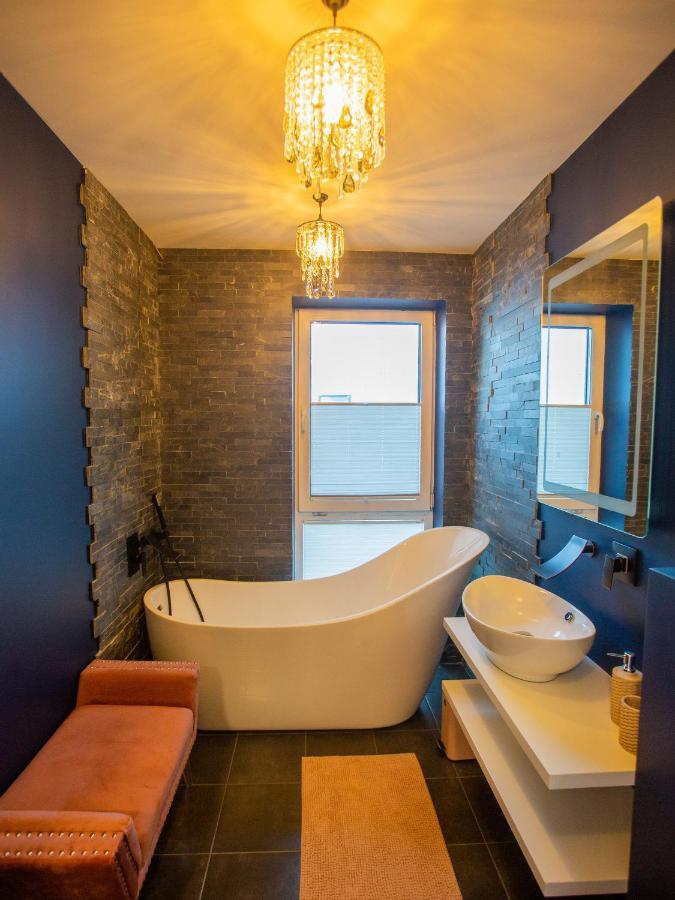 Luxurious Blue&Yellow Apartment In Kaunas Center Екстериор снимка