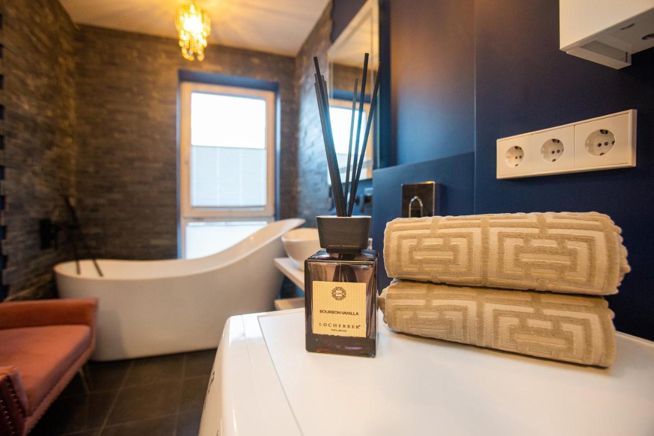 Luxurious Blue&Yellow Apartment In Kaunas Center Екстериор снимка